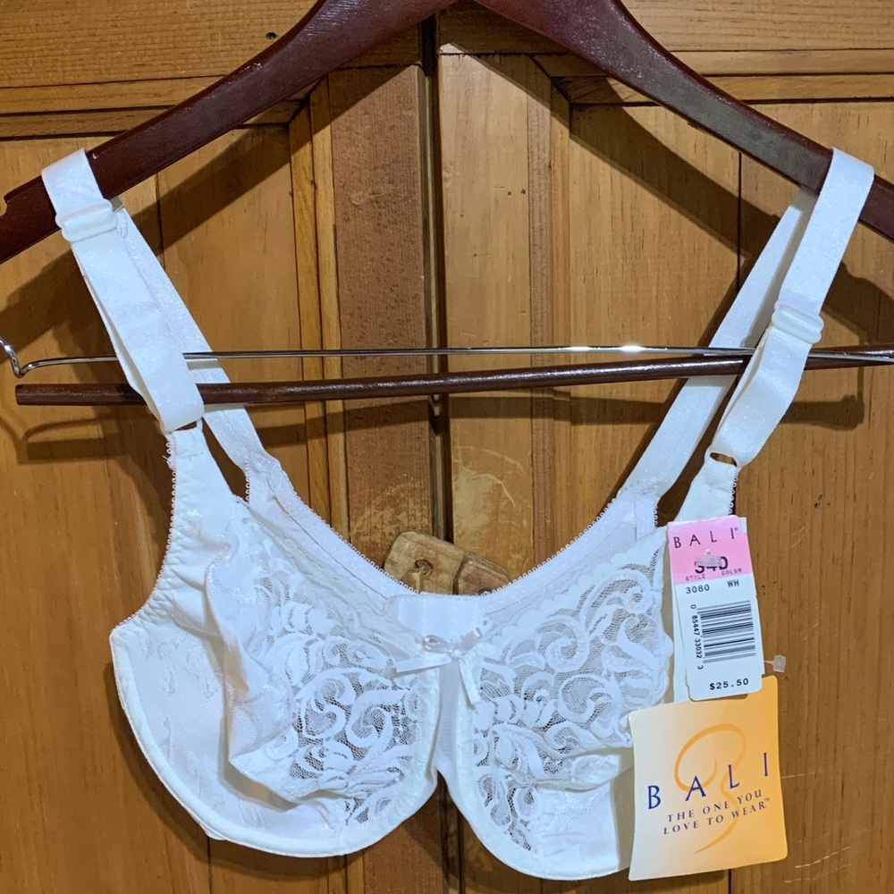 Bali Women's Elegant White Lace Bra